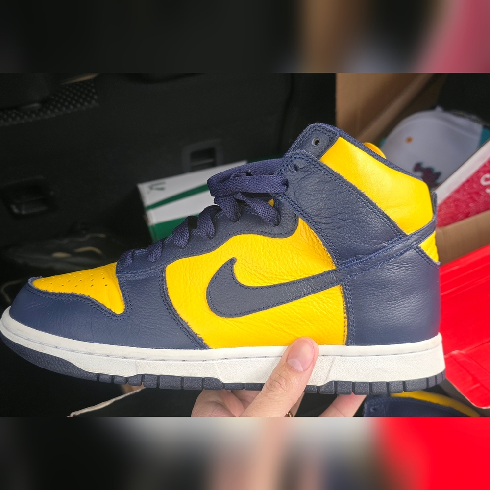 Nike Michigan Wolverine Dunk Hi  Blue and Yellow Sneakers Sz 9.5 Mens